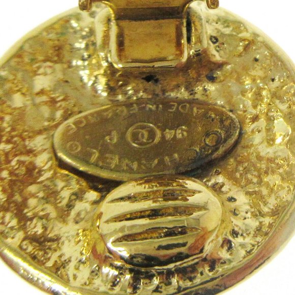 CHANEL CC Logos Button Motif Earrings Gold-Tone - Picture 4 of 4